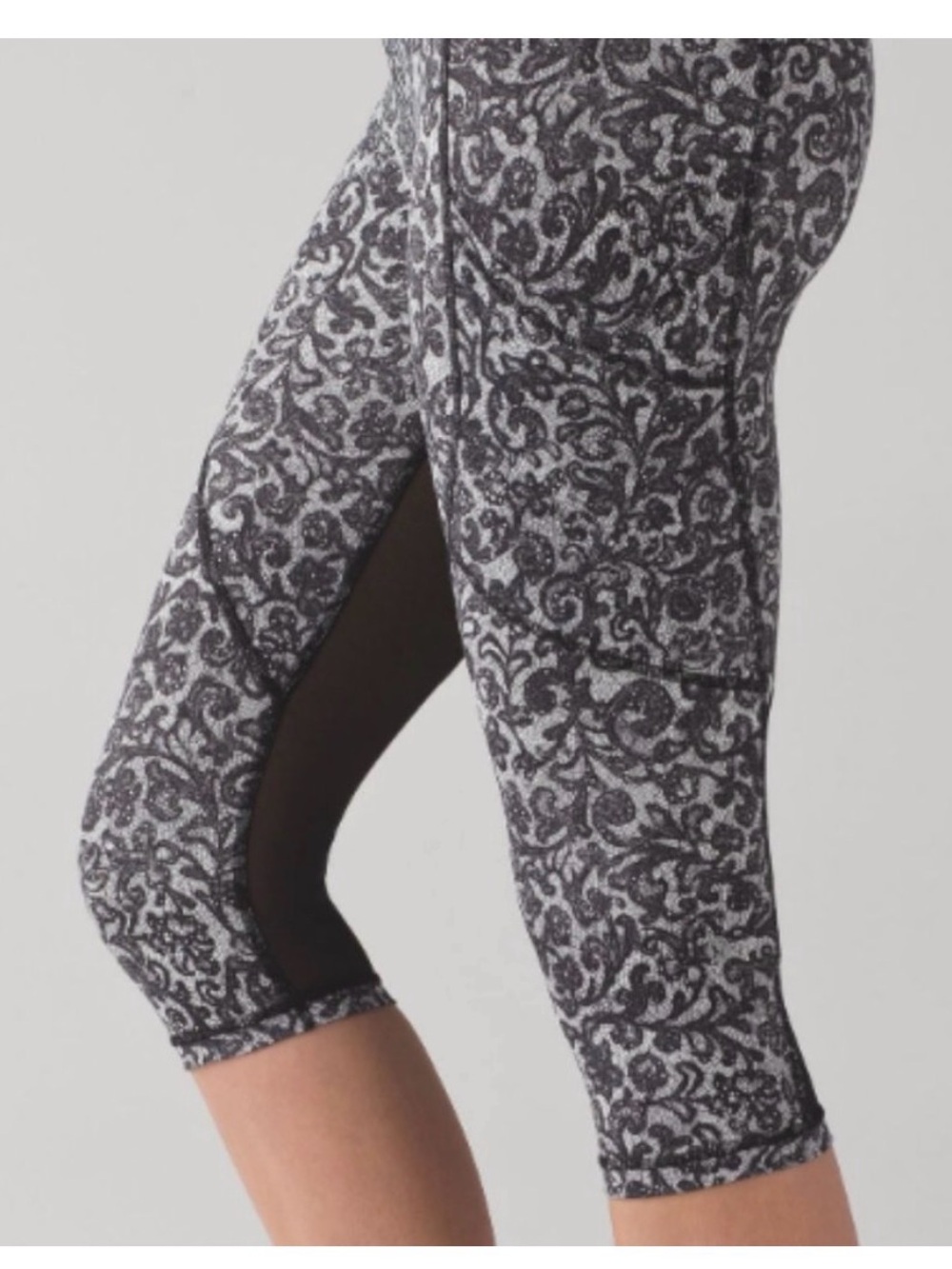 Lululemon Outrun 17" Crop Legging Mini Cinder Lace Size 10